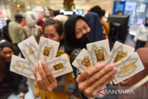 Harga Emas Antam Hari Ini Turun Rp5.000, Cek Daftar Harga Lengkapnya!