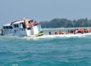DRAMATIS! 150 Penumpang KM Makmur Jaya Berhasil Dievakuasi Tim Damkar di Pulau Pari